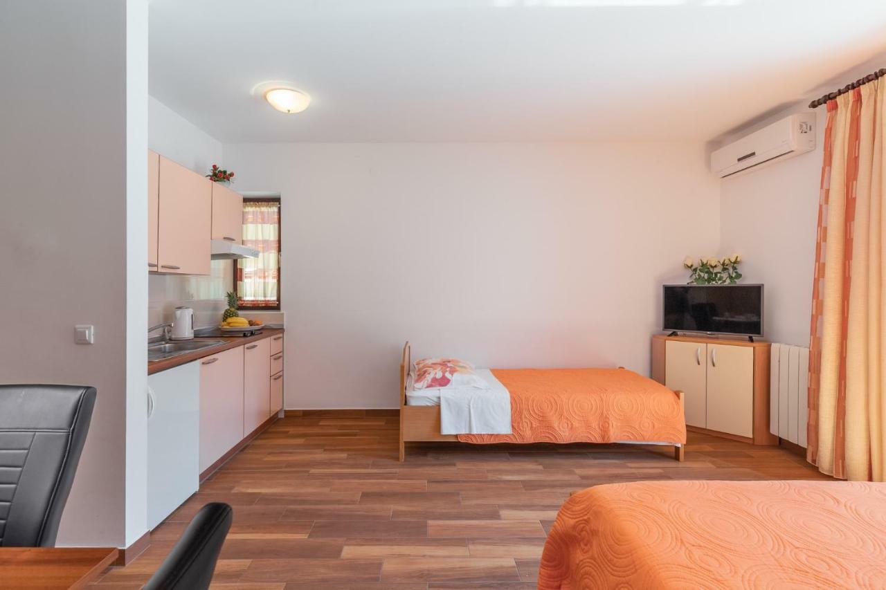 Apartments Prekalj Porec Bagian luar foto