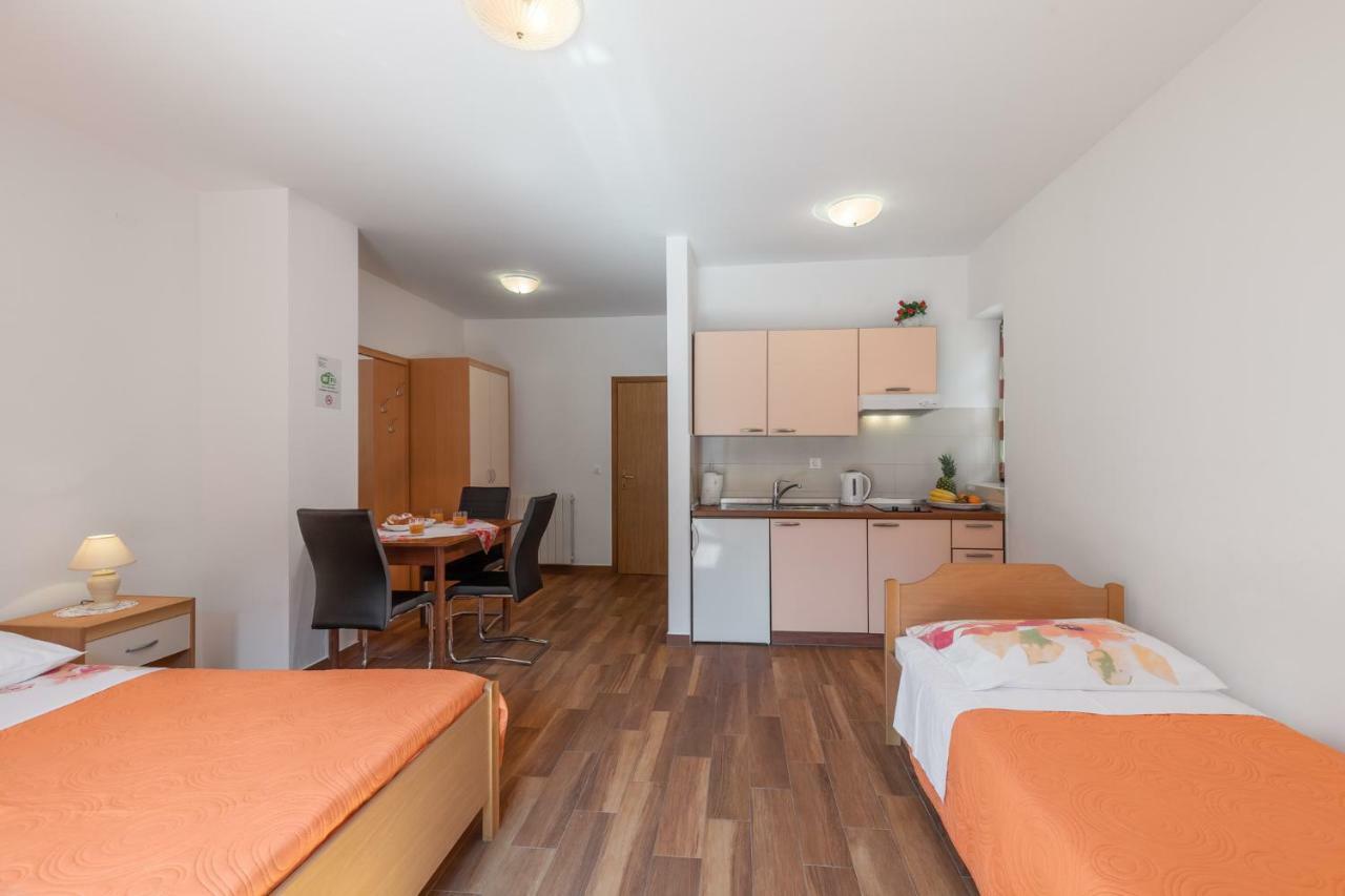 Apartments Prekalj Porec Bagian luar foto